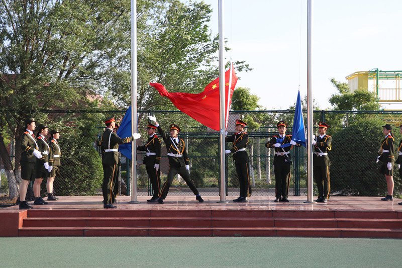 我校举行庆祝五四青年节暨庆祝中国共青团成立96周年升旗仪式